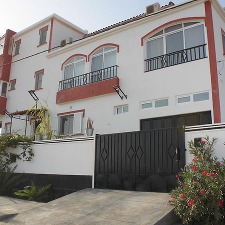 Yria Residencial Bed & Breakfast Porto Novo Eksteriør bilde