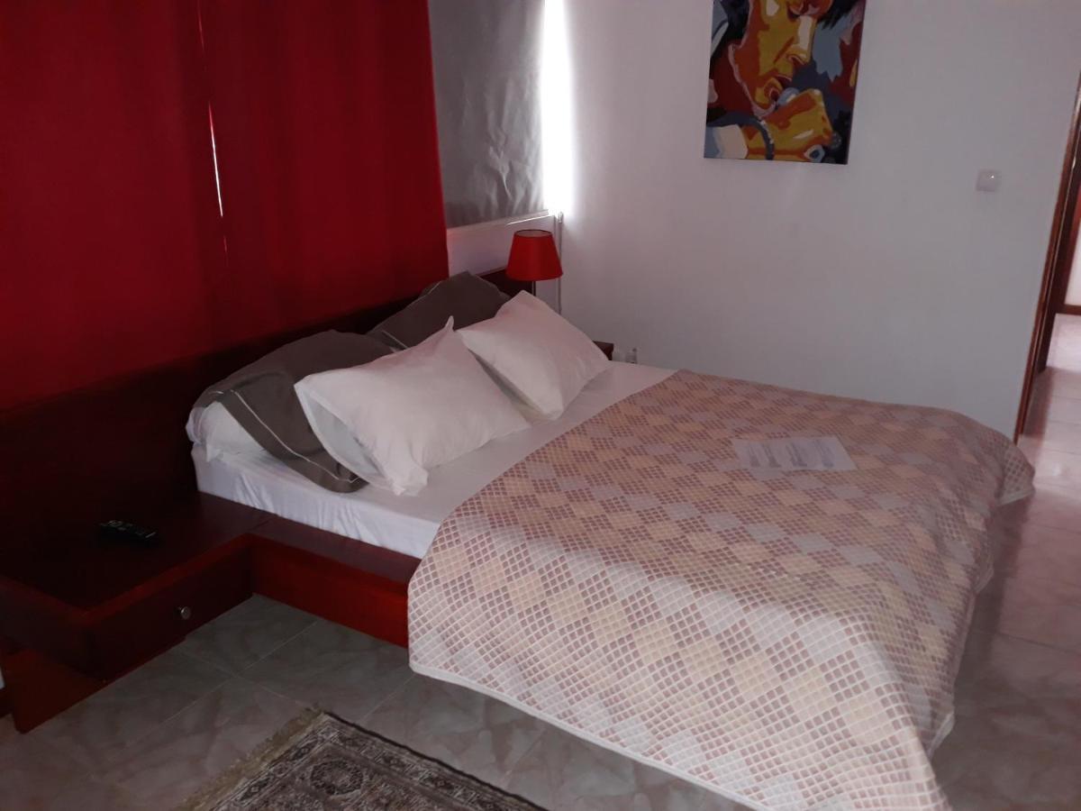 Yria Residencial Bed & Breakfast Porto Novo Eksteriør bilde