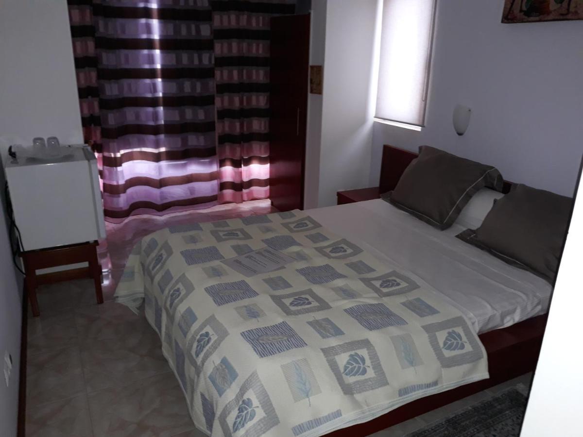 Yria Residencial Bed & Breakfast Porto Novo Eksteriør bilde