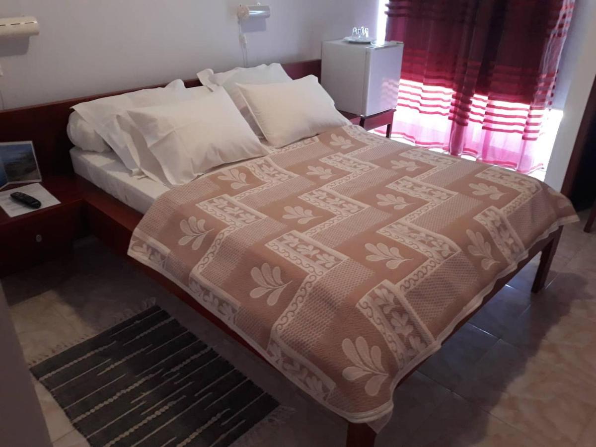 Yria Residencial Bed & Breakfast Porto Novo Eksteriør bilde