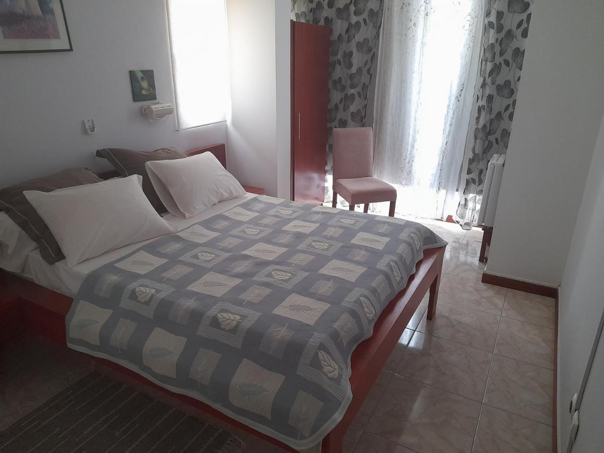 Yria Residencial Bed & Breakfast Porto Novo Rom bilde