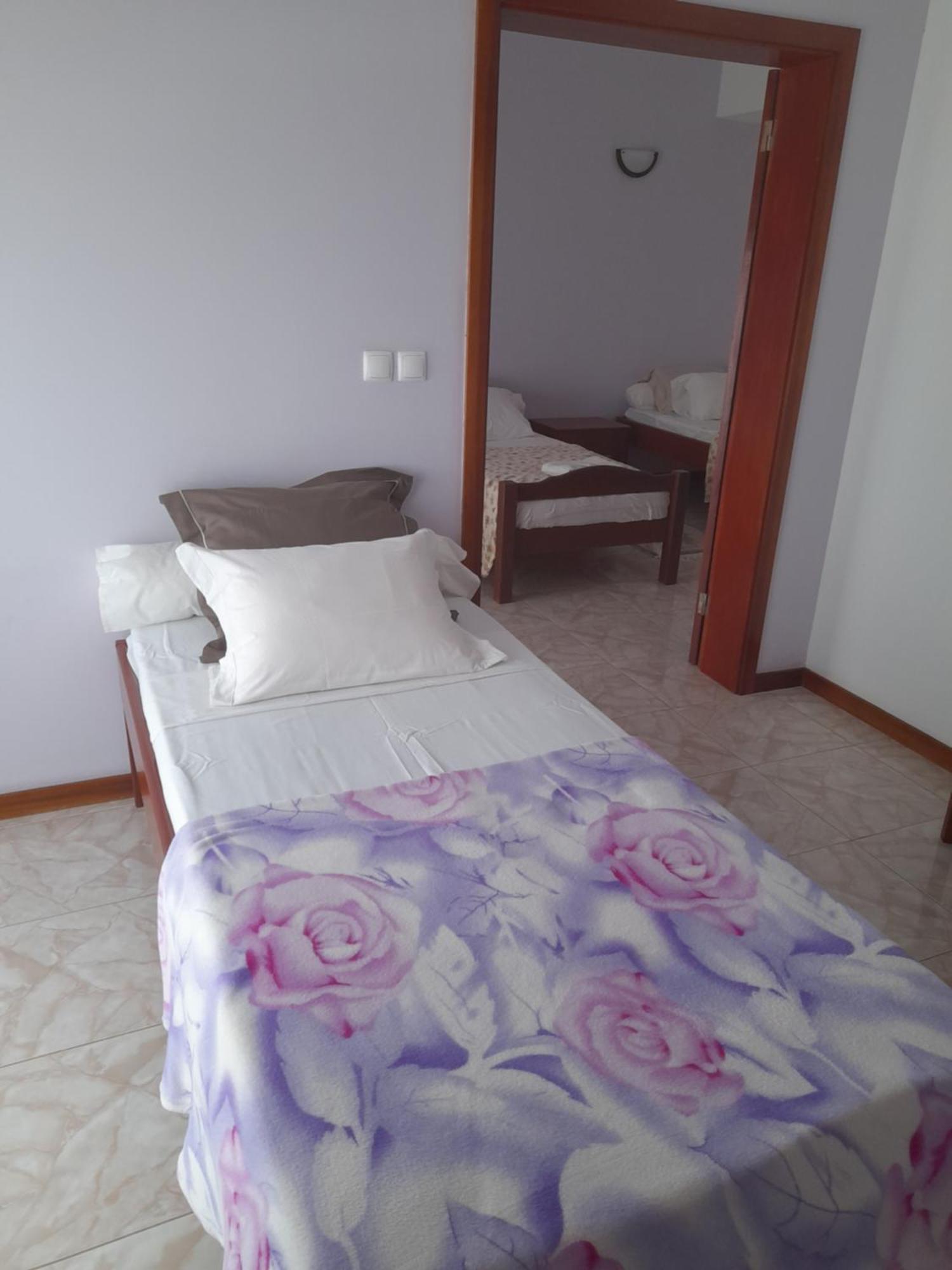 Yria Residencial Bed & Breakfast Porto Novo Rom bilde