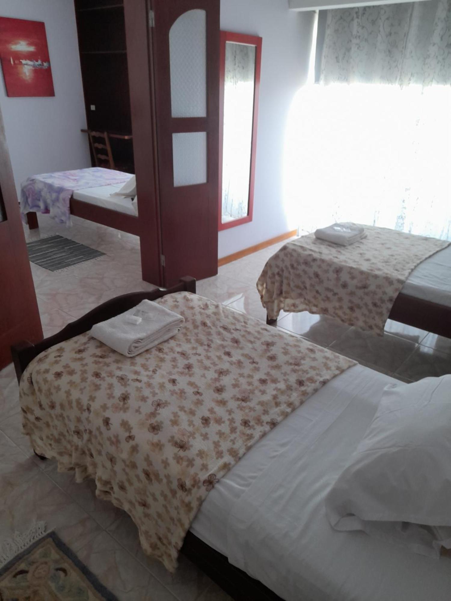 Yria Residencial Bed & Breakfast Porto Novo Rom bilde