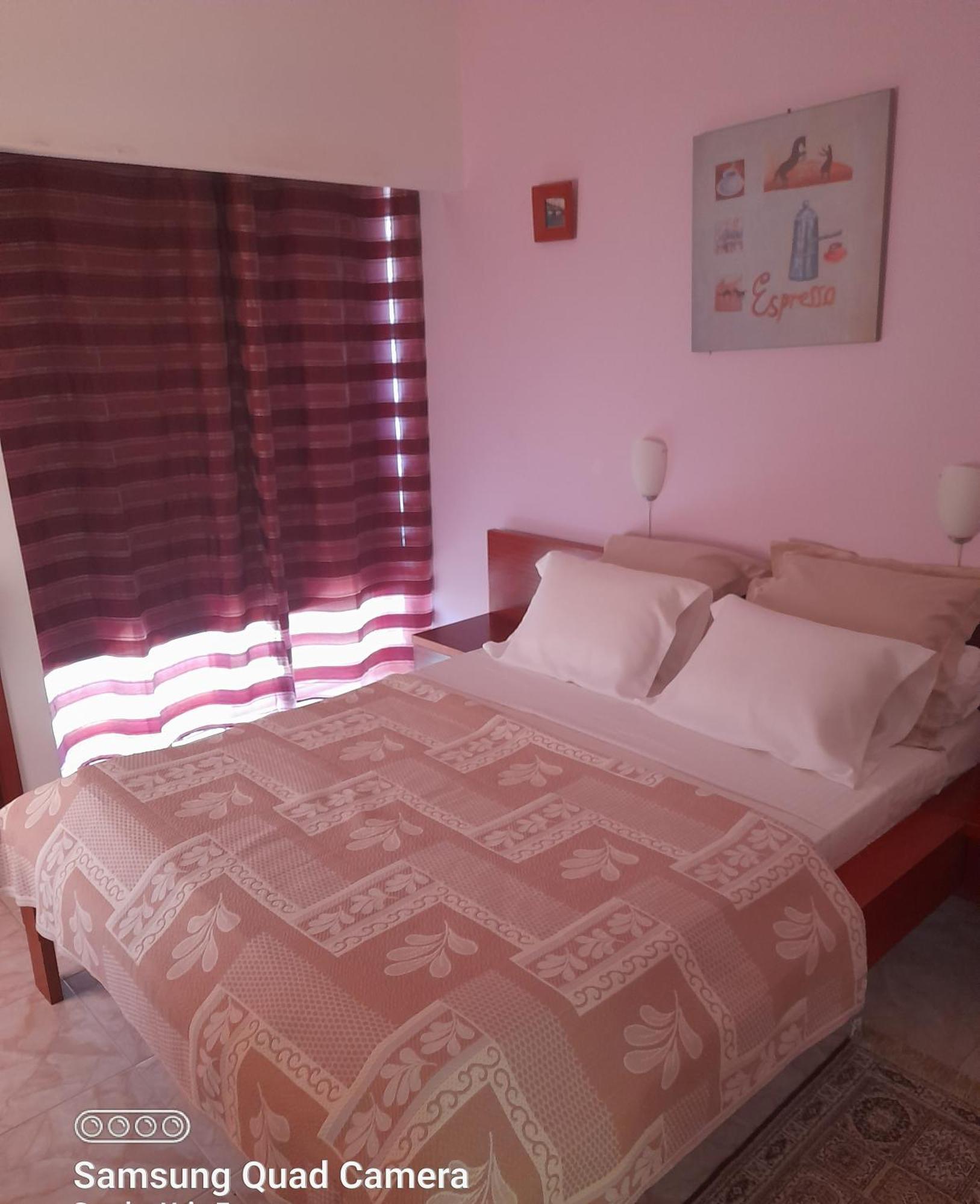 Yria Residencial Bed & Breakfast Porto Novo Rom bilde