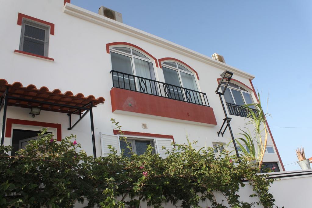 Yria Residencial Bed & Breakfast Porto Novo Eksteriør bilde