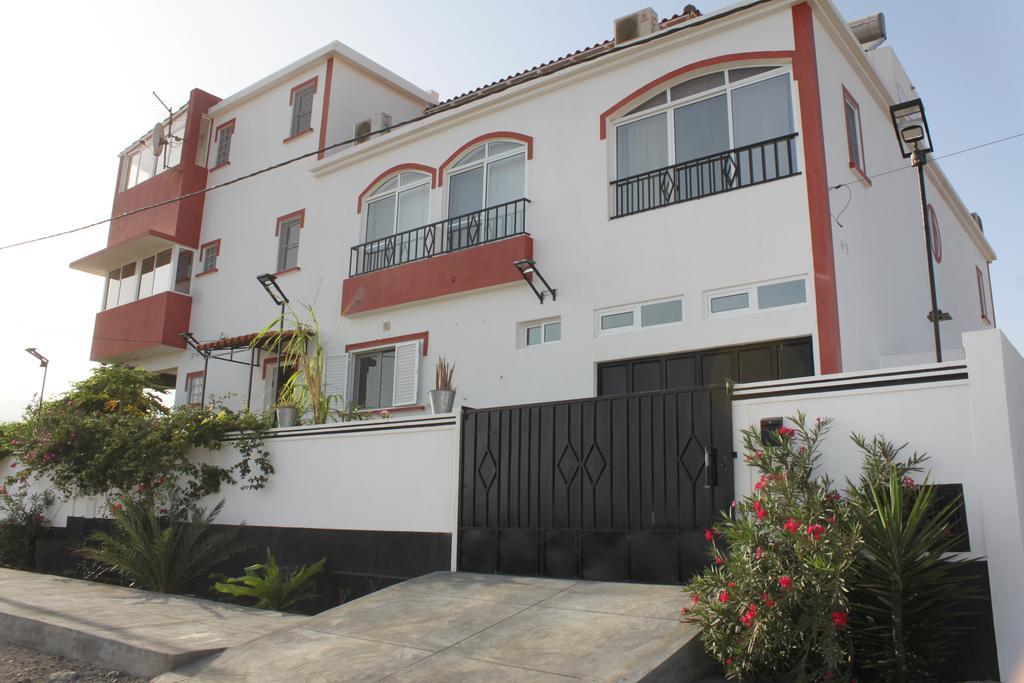 Yria Residencial Bed & Breakfast Porto Novo Eksteriør bilde